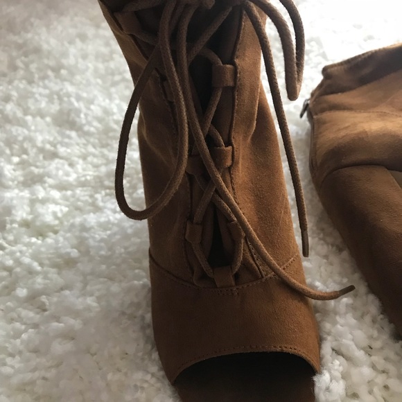 Perfect summer/fall booties - Picture 4 of 7